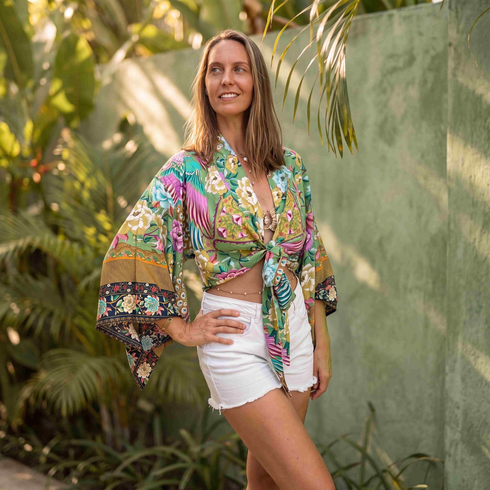Giulia – Vert rose : Kimono court d’été, léger et élégant - Amboria
