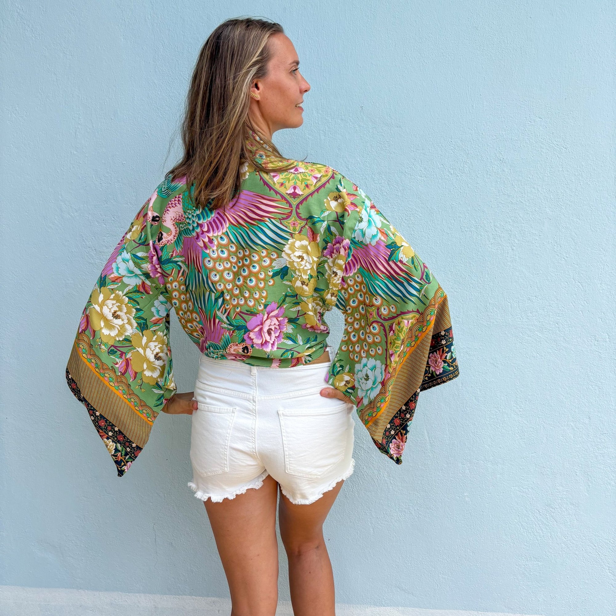 Giulia – Vert rose : Kimono court d’été, léger et élégant - Amboria
