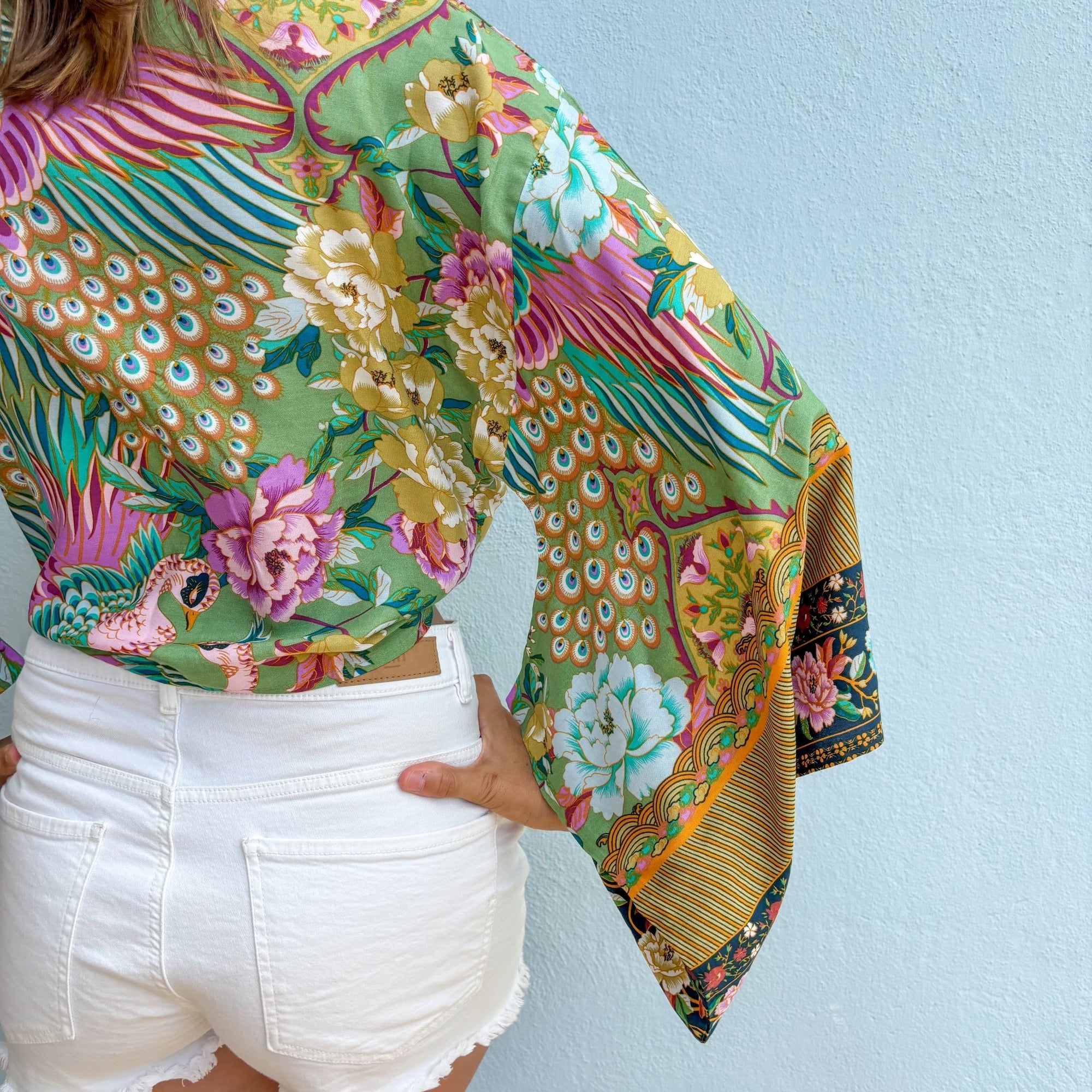 Giulia – Vert rose : Kimono court d’été, léger et élégant - Amboria