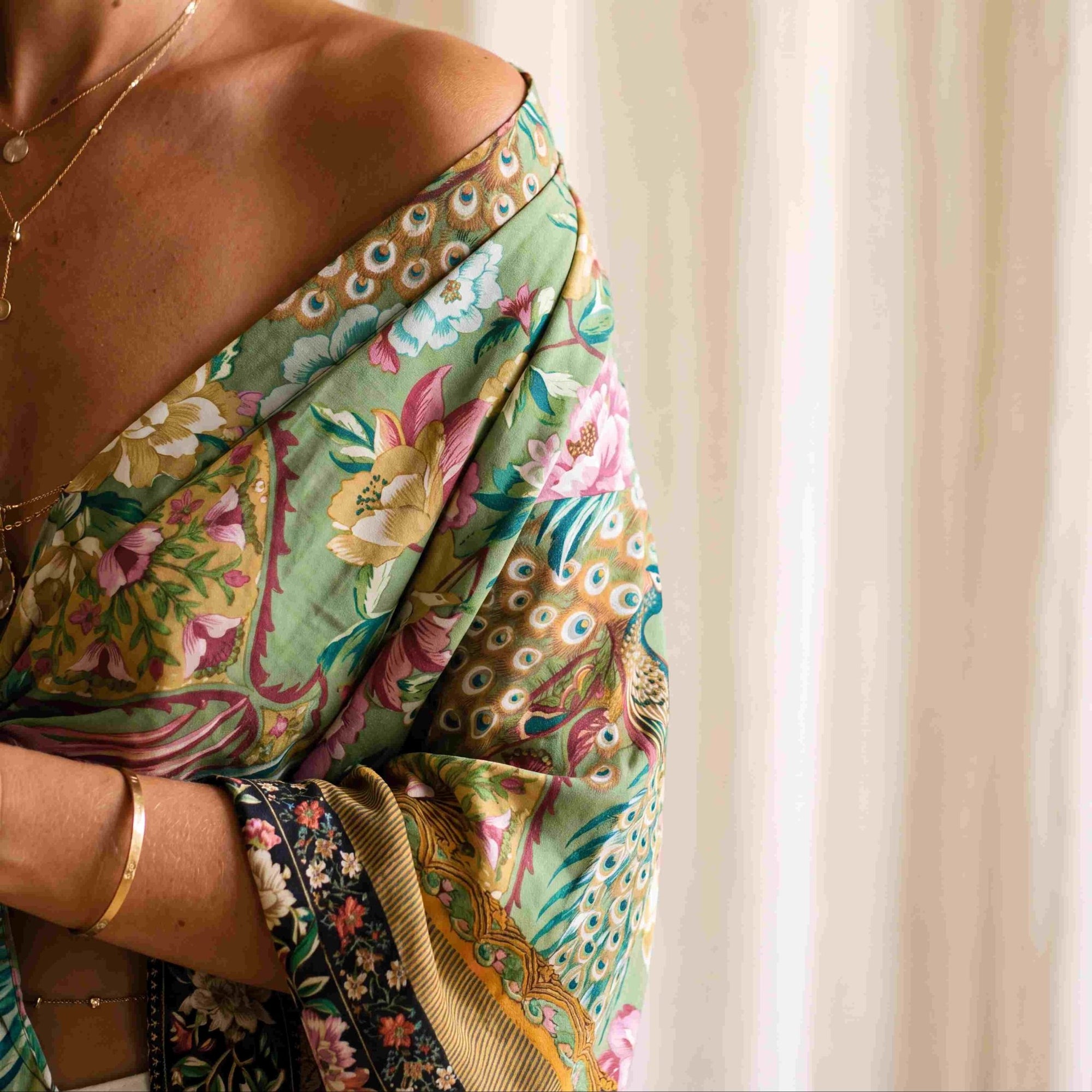 Giulia – Vert rose : Kimono court d’été, léger et élégant - Amboria