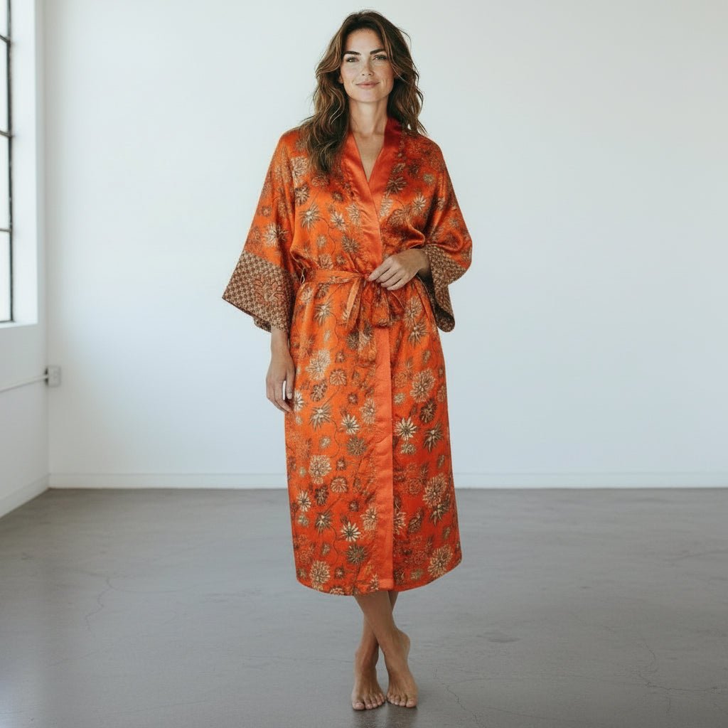 Kuta – Orange fleuri : Kimono long en soie - Amboria