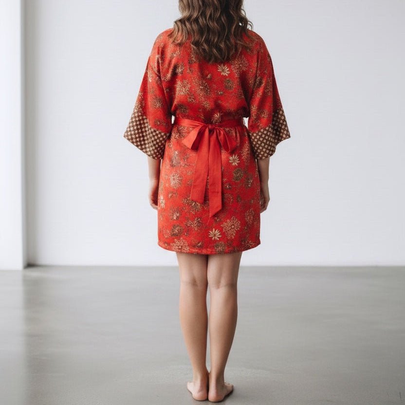 Kuta – Orange fleuri : Kimono mi - long en soie - Amboria