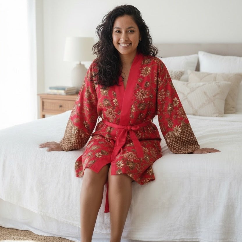Lovina – Rouge fleuri : Kimono mi - long en soie - Amboria