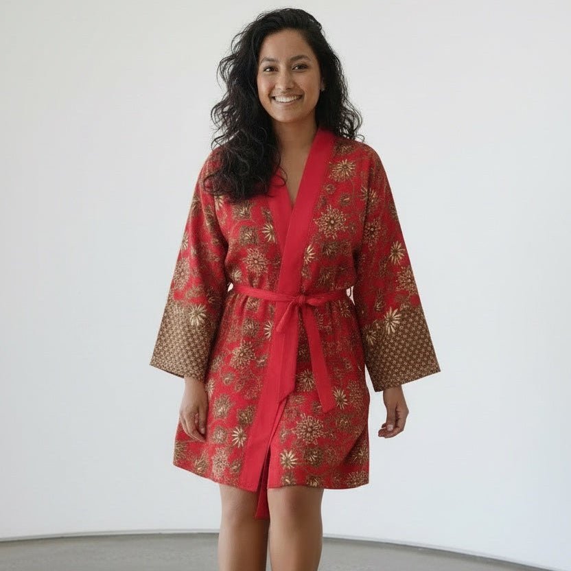 Lovina – Rouge fleuri : Kimono mi - long en soie - Amboria
