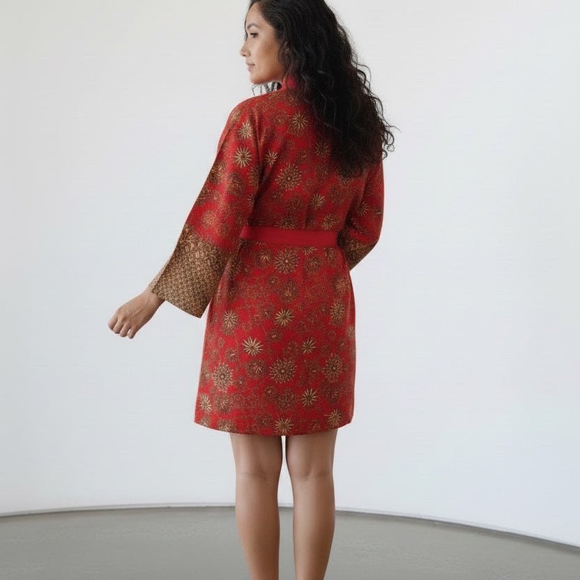 Lovina – Rouge fleuri : Kimono mi - long en soie - Amboria