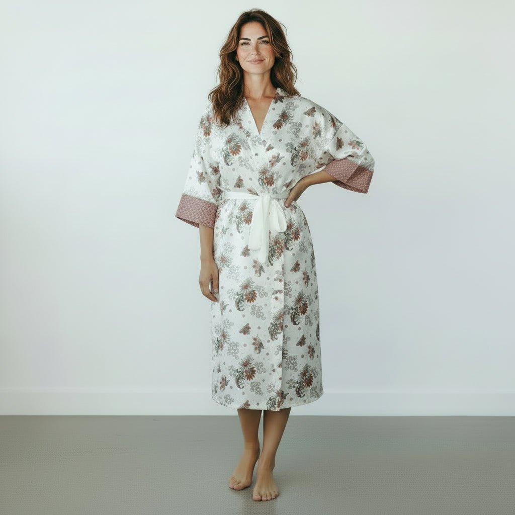 Nusa – Blanc fleuri : Kimono long en soie - Amboria