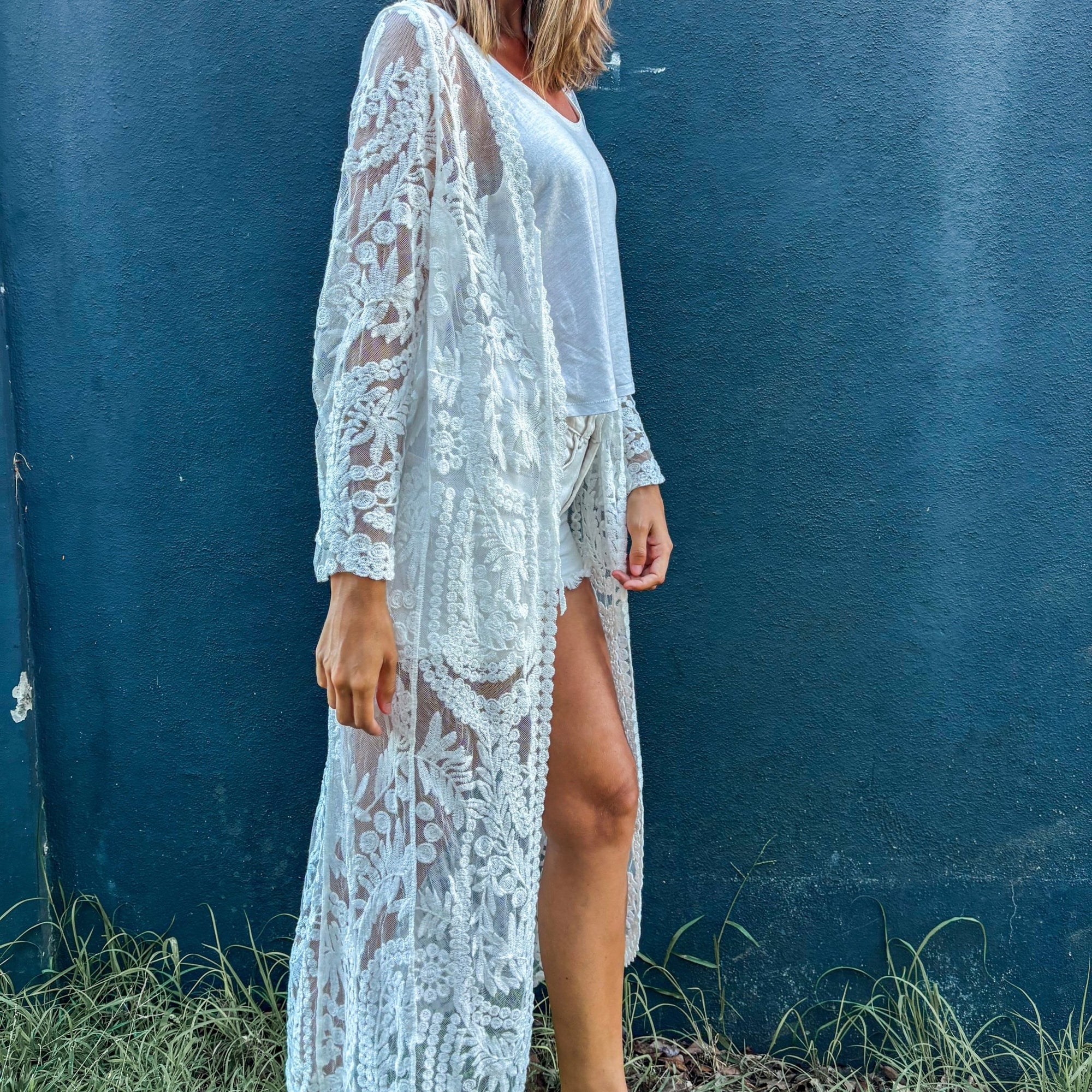 Romy - Kimono long en broderie dentelle, élégance et légèreté - Amboria