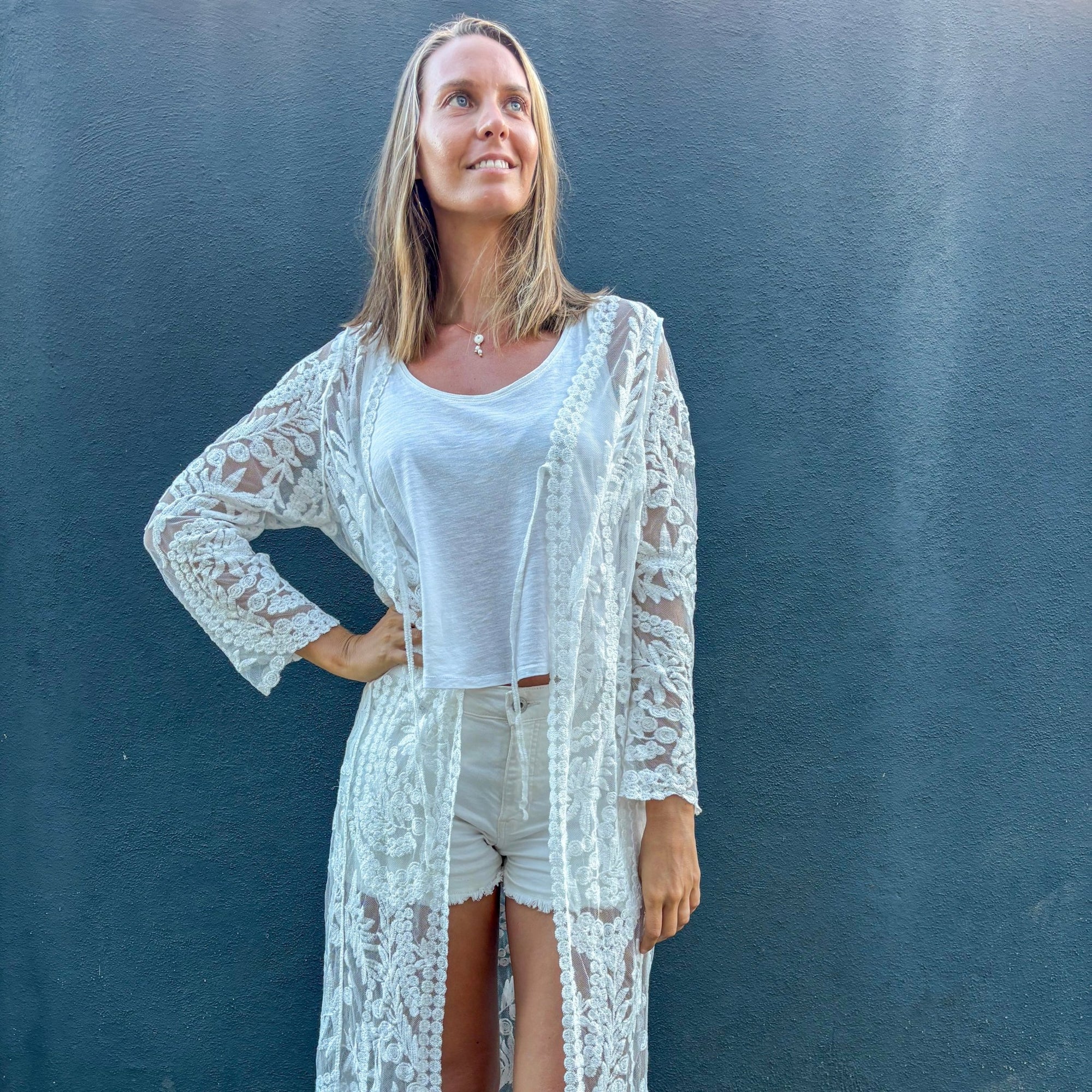 Romy - Kimono long en broderie dentelle, élégance et légèreté - Amboria