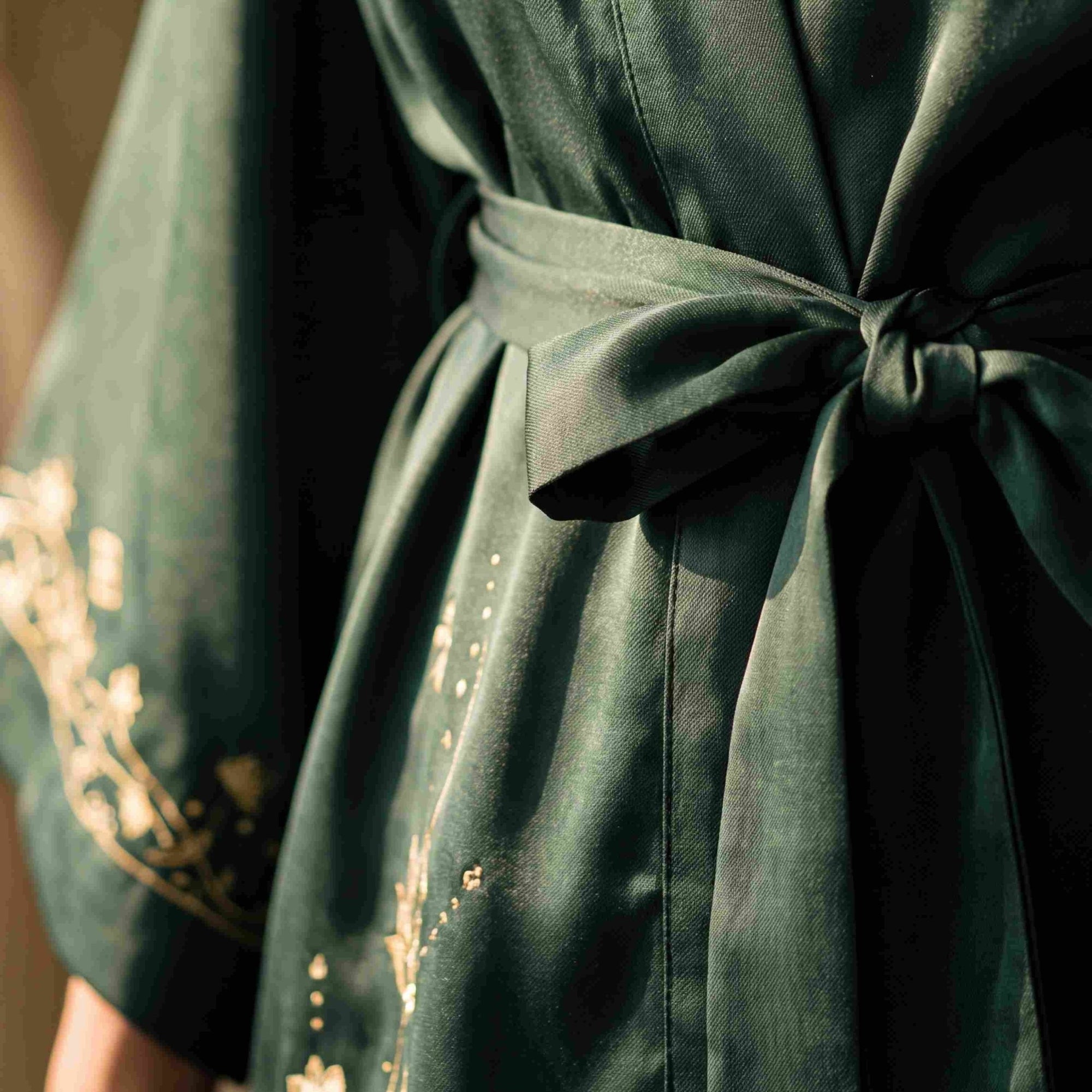 Tirta – Spiritual Edition : Kimono mi-long en soie peint à la main - Amboria
