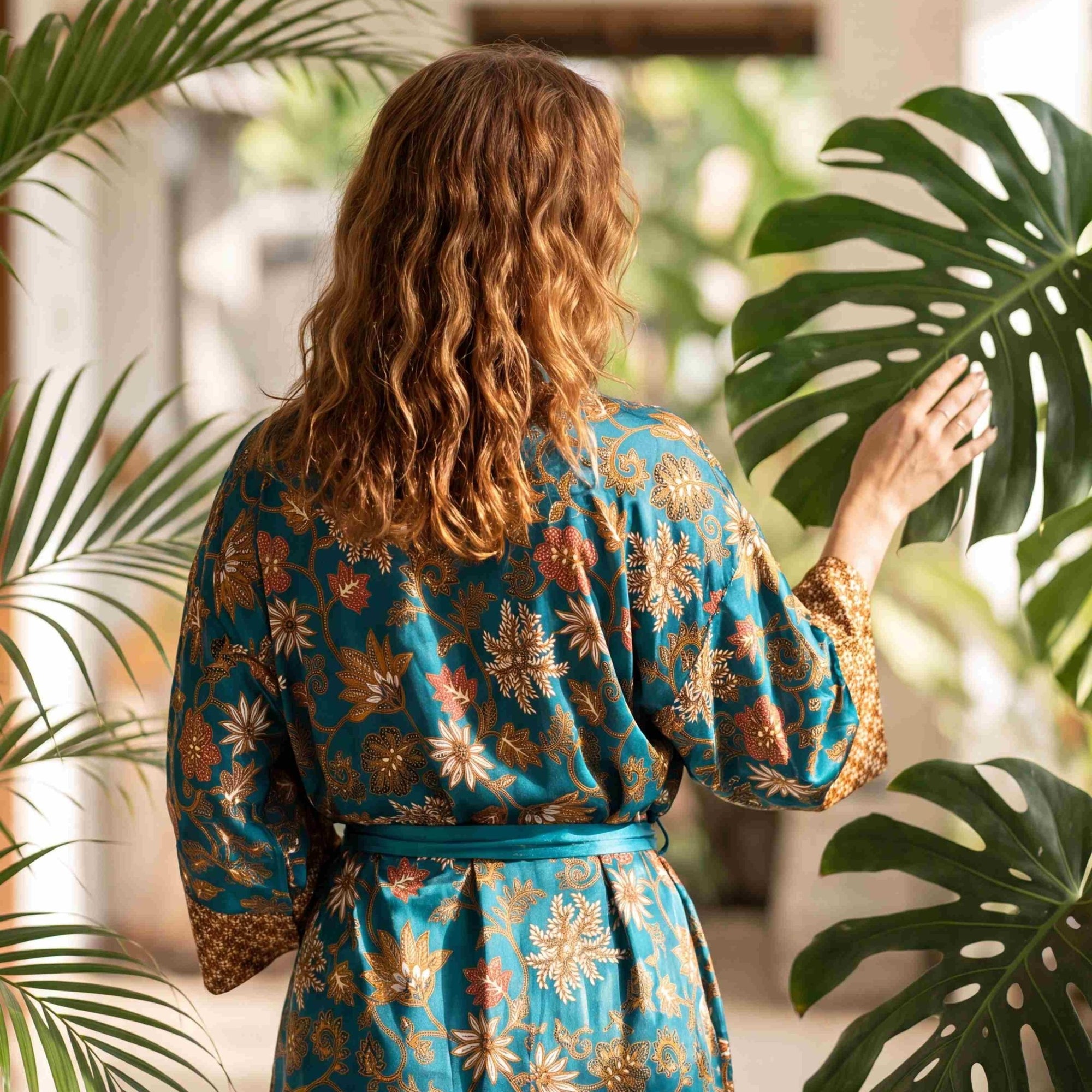 Ubud – Vert fleuri : Kimono long en soie - Amboria
