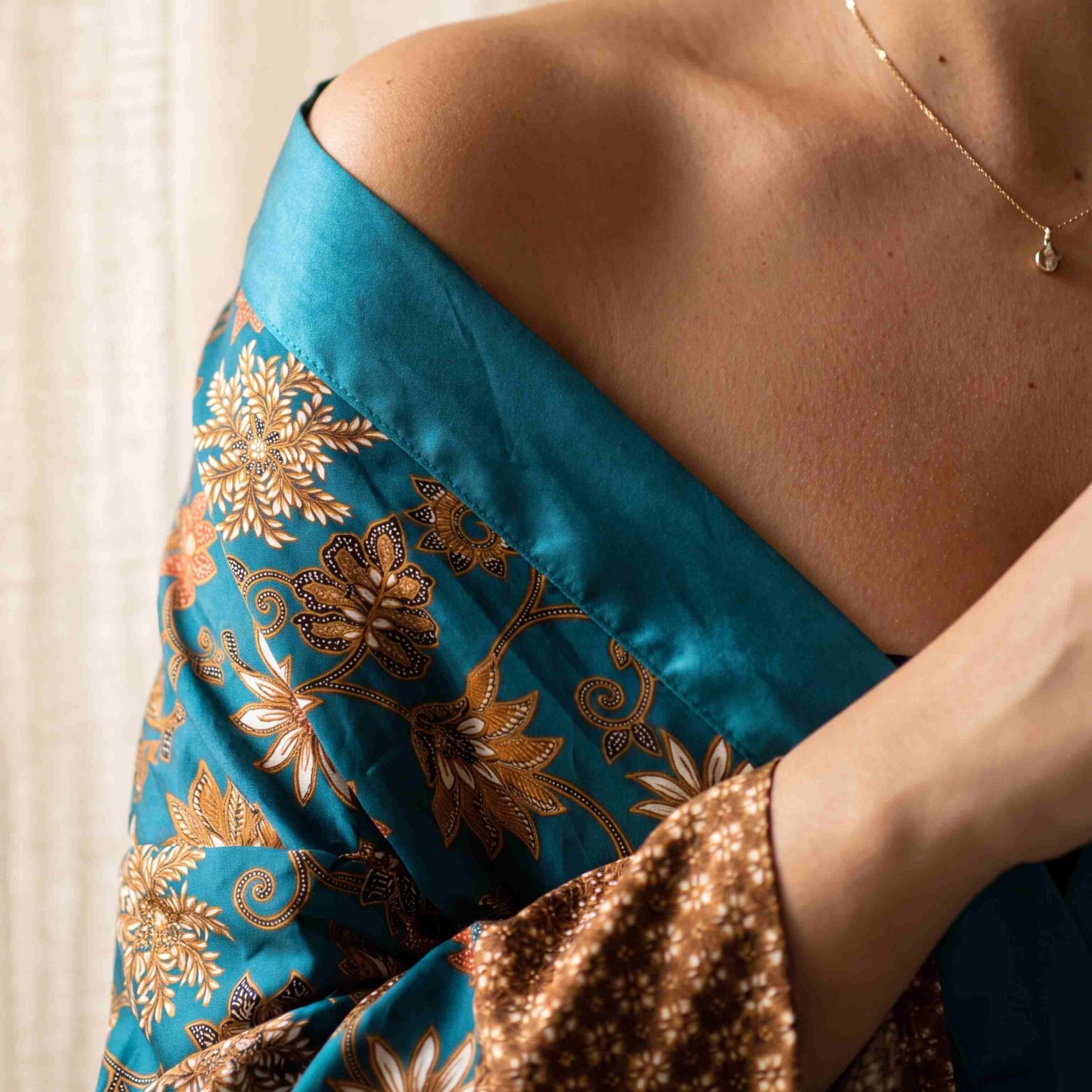 Ubud – Vert fleuri : Kimono long en soie - Amboria
