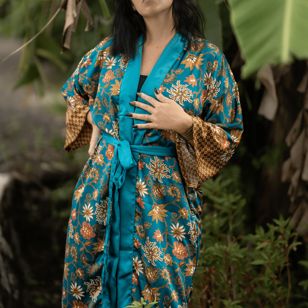 Ubud – Vert fleuri : Kimono long en soie - Amboria