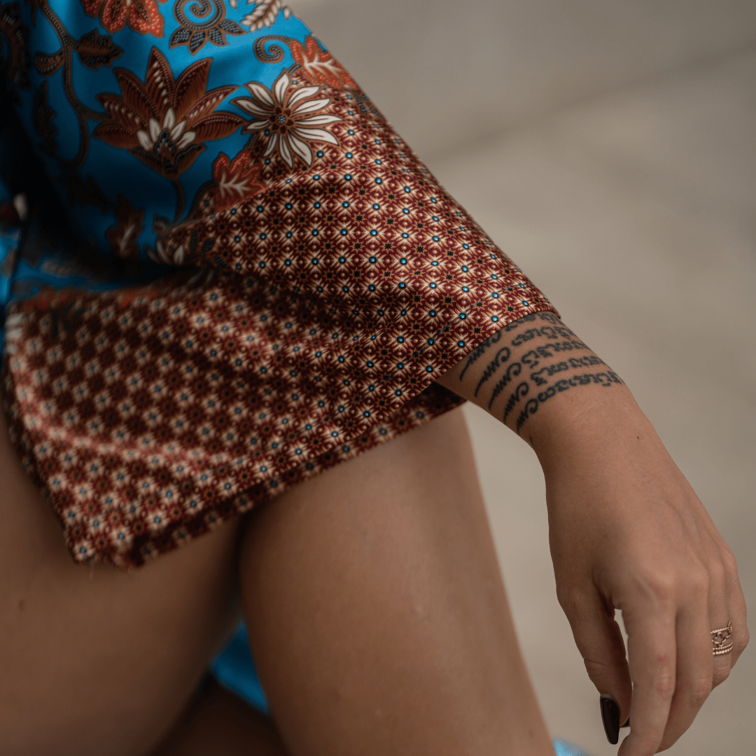 Uluwatu – Turquoise fleuri : Kimono mi - long en soie - Amboria