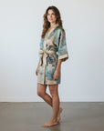 Angie - Rêve de Dunes: Short and elegant satin kimono